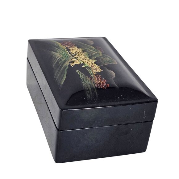 Lacquered Japanese Style Decorative Box With Landscape Design & Removable Lid - Picture 8 of 11